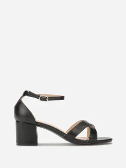 Outlet La Modeuse Sandales à talon et brides croisées Noir