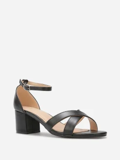 Outlet La Modeuse Sandales à talon et brides croisées Noir