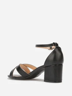 Outlet La Modeuse Sandales à talon et brides croisées Noir