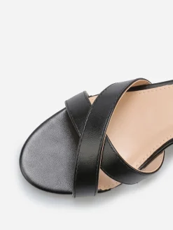 Outlet La Modeuse Sandales à talon et brides croisées Noir
