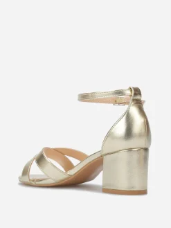 Sale La Modeuse Sandales à talon et brides croisées Doré