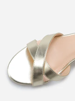 Sale La Modeuse Sandales à talon et brides croisées Doré