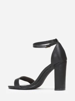 Discount La Modeuse Sandales à talon et double brides Noir