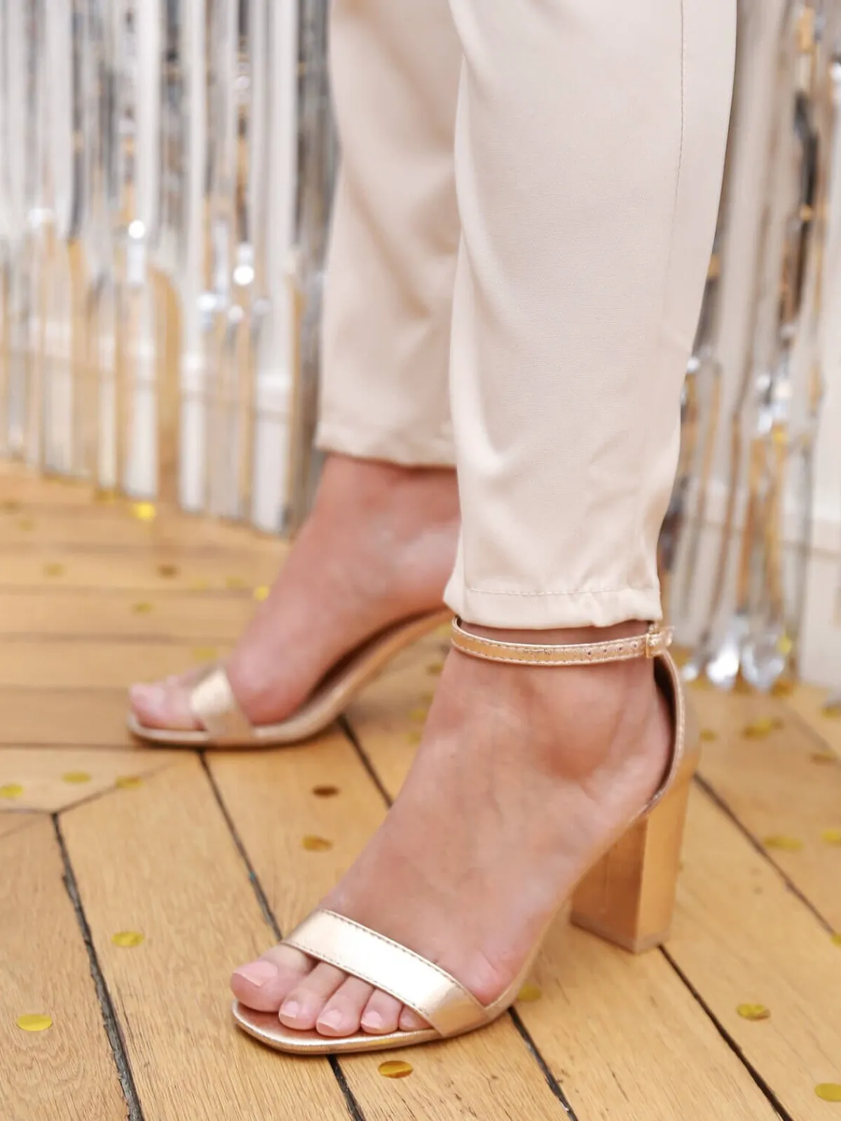 La Modeuse Sandales à talon et double brides Dorérose