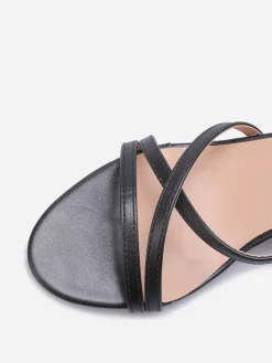 La Modeuse Sandales à talon et fines brides croisées Noir