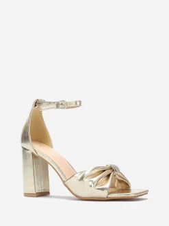 Sale La Modeuse Sandales avec bride noeud à strass Doré