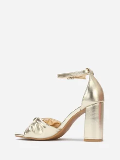 Sale La Modeuse Sandales avec bride noeud à strass Doré
