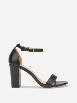 Hot La Modeuse Sandales avec brides et talon carré Noir