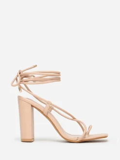 New La Modeuse Sandales avec laçage à bout carré Beige