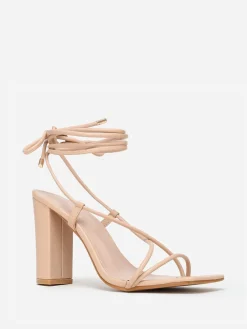 New La Modeuse Sandales avec laçage à bout carré Beige