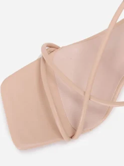 New La Modeuse Sandales avec laçage à bout carré Beige