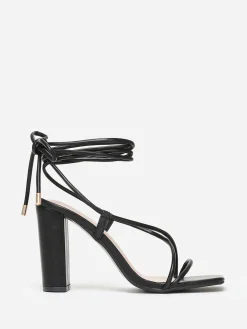 Online La Modeuse Sandales avec laçage à bout carré Noir