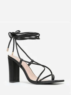 Online La Modeuse Sandales avec laçage à bout carré Noir