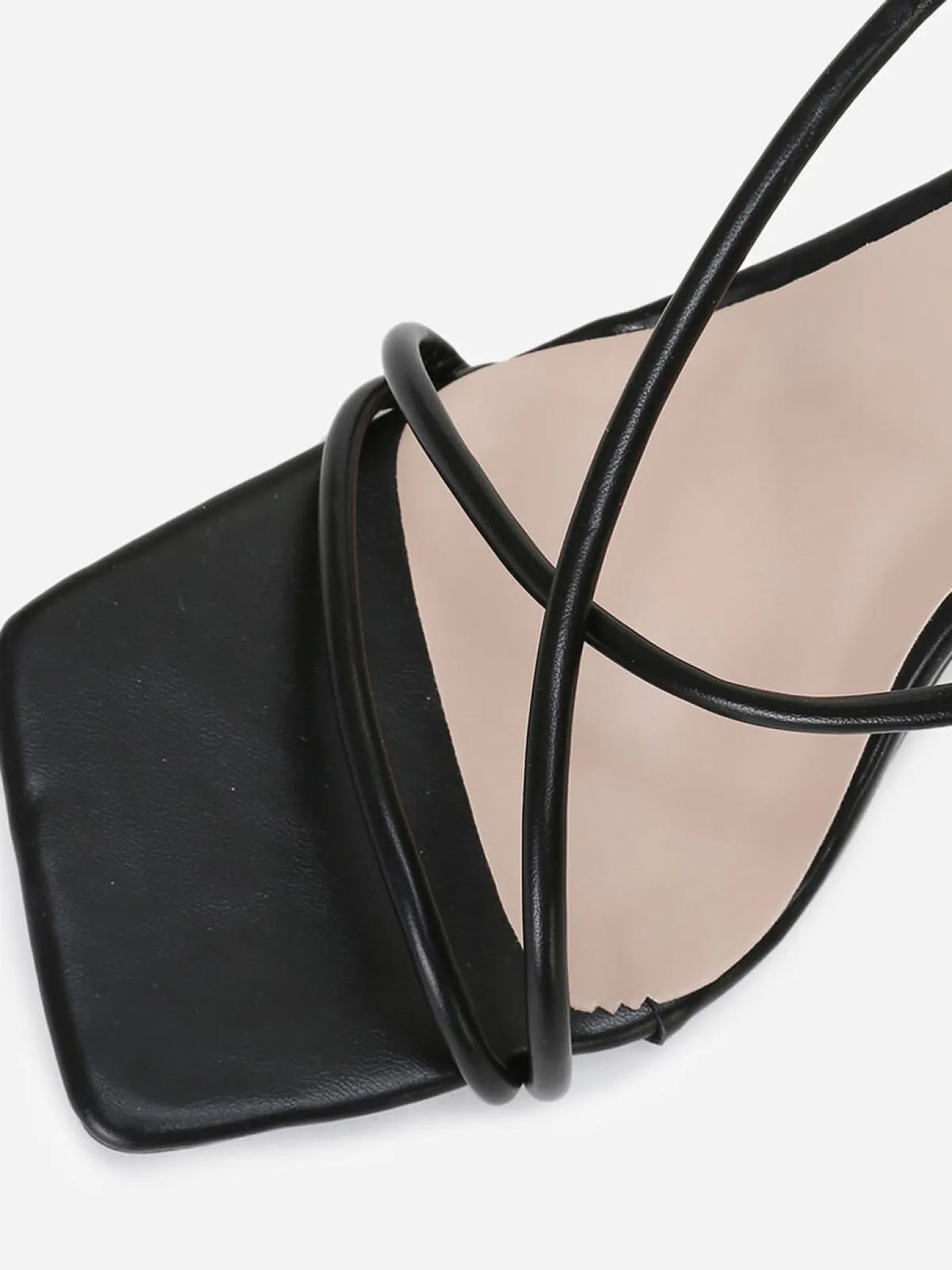 Online La Modeuse Sandales avec laçage à bout carré Noir