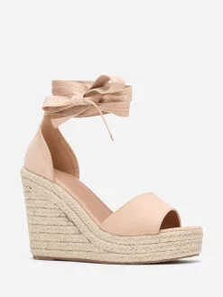 Hot La Modeuse Sandales s à semelle compensée et liens Beige