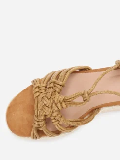 Sale La Modeuse Sandales à plateforme et lanières Camel