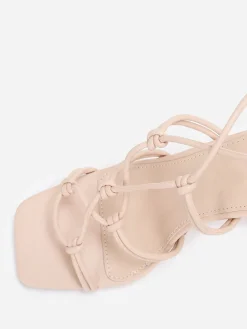 La Modeuse Sandales carrées à fines lanières Beige