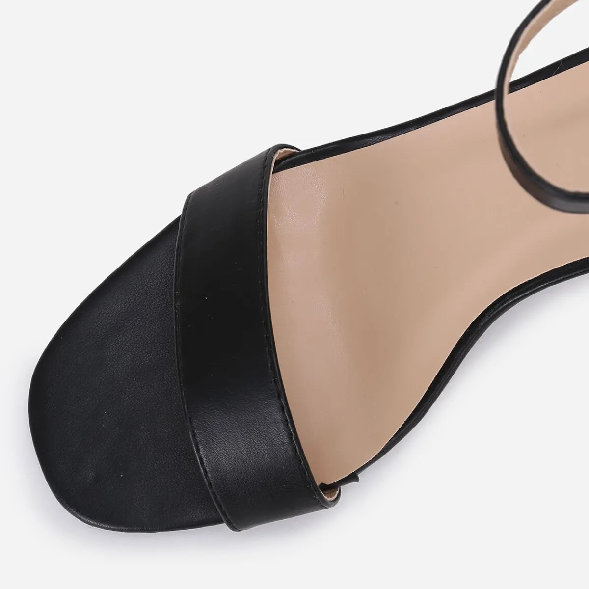 Outlet La Modeuse Sandales carrées en simili Noir