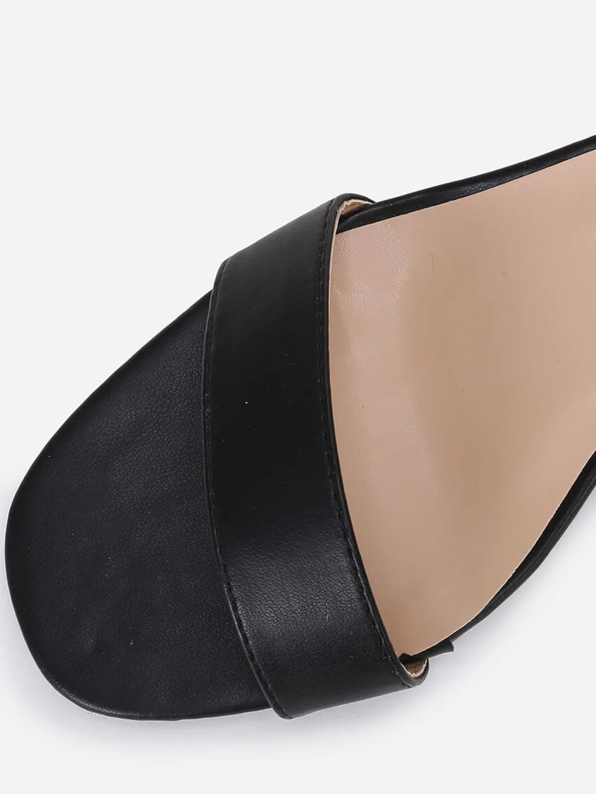 Outlet La Modeuse Sandales carrées en simili Noir