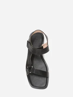 Outlet La Modeuse Sandales carrées plates à scratch Noir