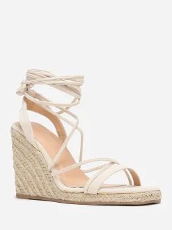 Discount La Modeuse Sandales compensées à lacets Beige