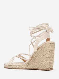 Discount La Modeuse Sandales compensées à lacets Beige