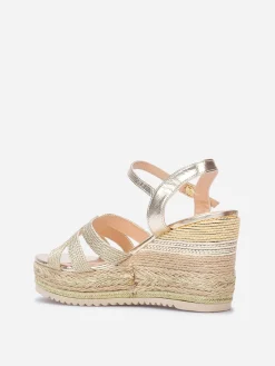 Sale La Modeuse Sandales compensées à motifs Doré