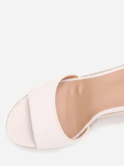 Discount La Modeuse Sandales crèmes à semelle compensée et liens Beige clair Beigeclair
