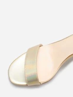 Online La Modeuse Sandales en simili à effet irisé Doré