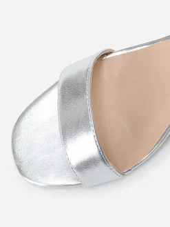 Discount La Modeuse Sandales en simili à petit talon Argenté