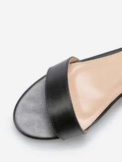 Discount La Modeuse Sandales en simili à petit talon carré Noir