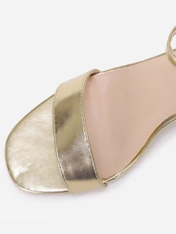 Discount La Modeuse Sandales en simili à petit talon Doré