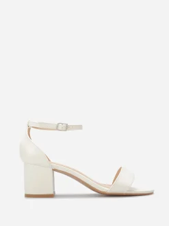 Discount La Modeuse Sandales en simili à petit talon carré Blanc