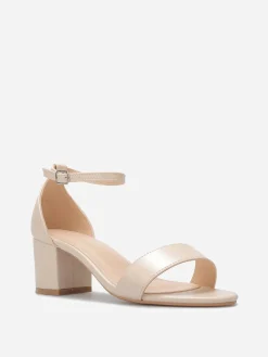 Hot La Modeuse Sandales en simili à petit talon carré Beige