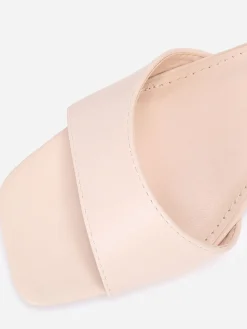 New La Modeuse Sandales en simili à talon bloc Beige