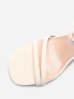 Hot La Modeuse Sandales en simili mat à fines brides Beige