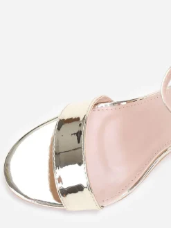Discount La Modeuse Sandales en simili verni à talon carré Doré