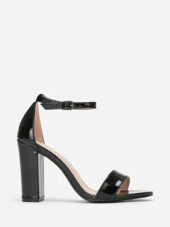 Sale La Modeuse Sandales en simili verni à talon carré Noir