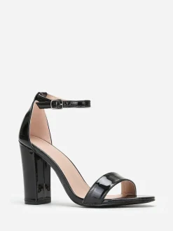 Sale La Modeuse Sandales en simili verni à talon carré Noir