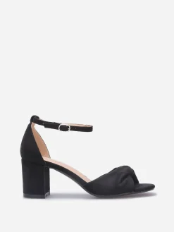 Clearance La Modeuse Sandales en suédine à bride effet nouée Noir