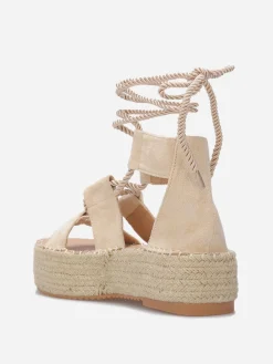 New La Modeuse Sandales en suédine à cordon torsadé Beige