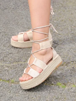 New La Modeuse Sandales en suédine à cordon torsadé Beige
