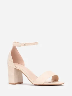 La Modeuse Sandales en suédine à talon carré Beige
