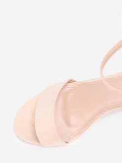 La Modeuse Sandales en suédine à talon carré Beige