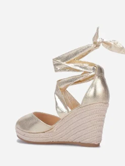 Discount La Modeuse Sandales irisées compensées à nouer Doré