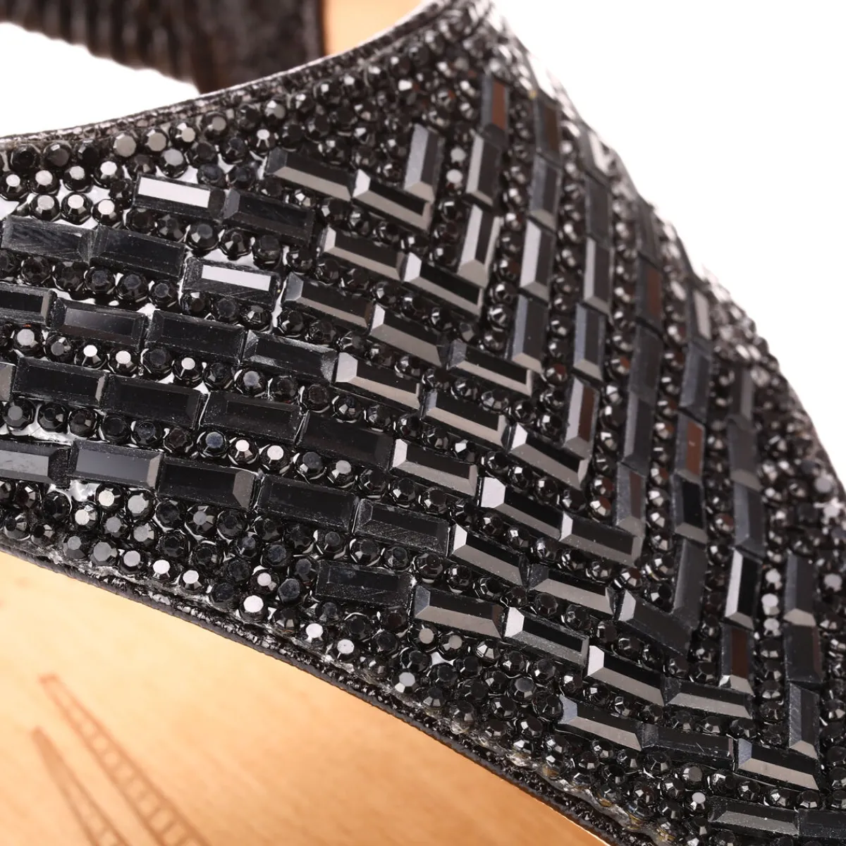 Sale La Modeuse Sandales plates à strass Noir