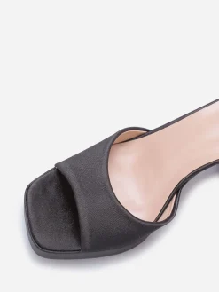 Hot La Modeuse Sandales satinées à bout carré Noir