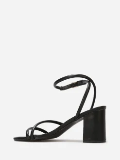 La Modeuse Sandales simili à brides matelassées Noir