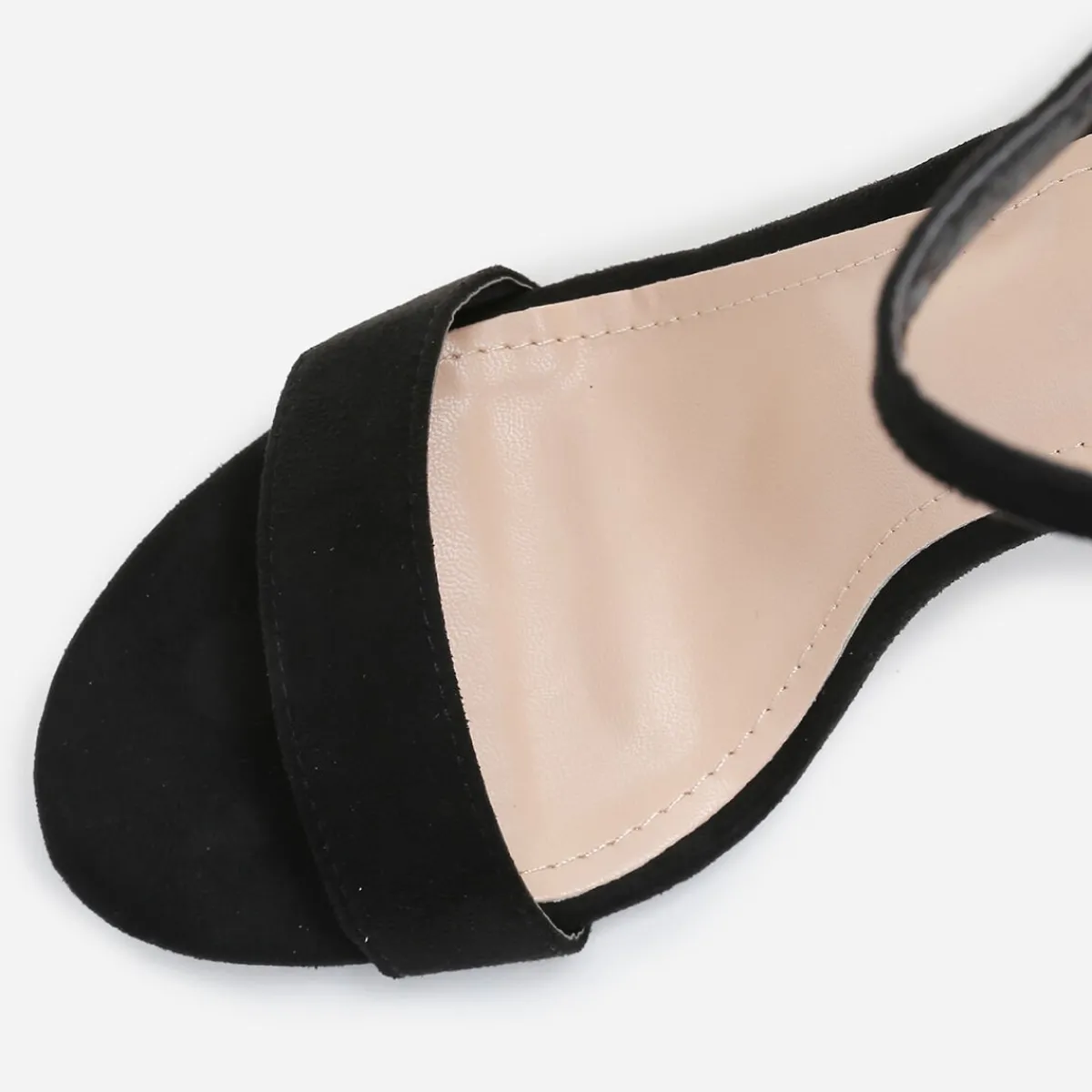 Sale La Modeuse Sandales suédine à talon carré Noir