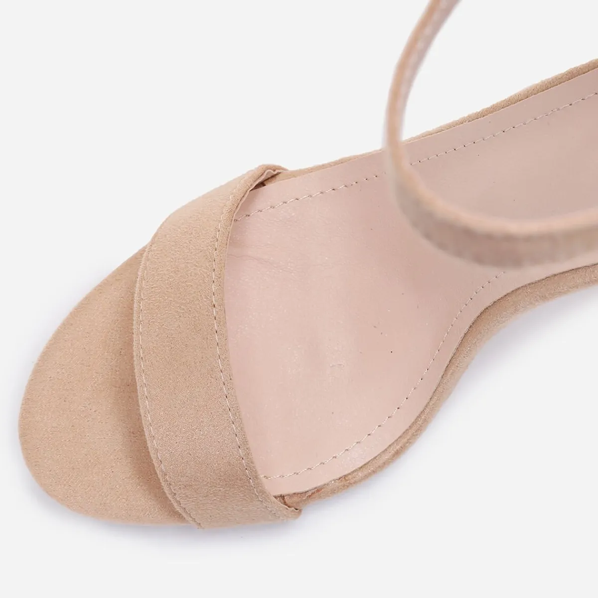 Discount La Modeuse Sandales suédine à talon carré Beige